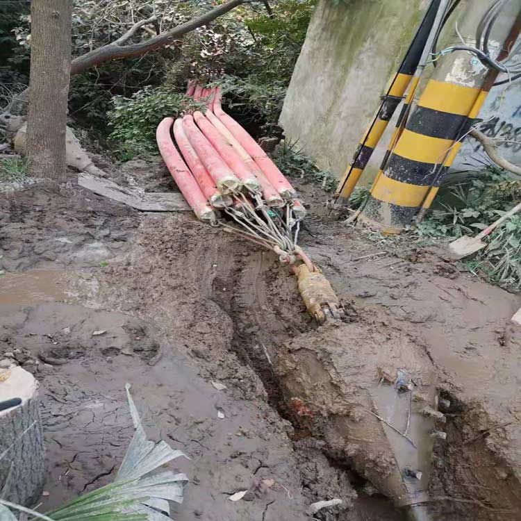 青山拖拉管